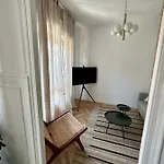 Alquiler De Piso Junto A Tetuan 4 Personas Maximo.