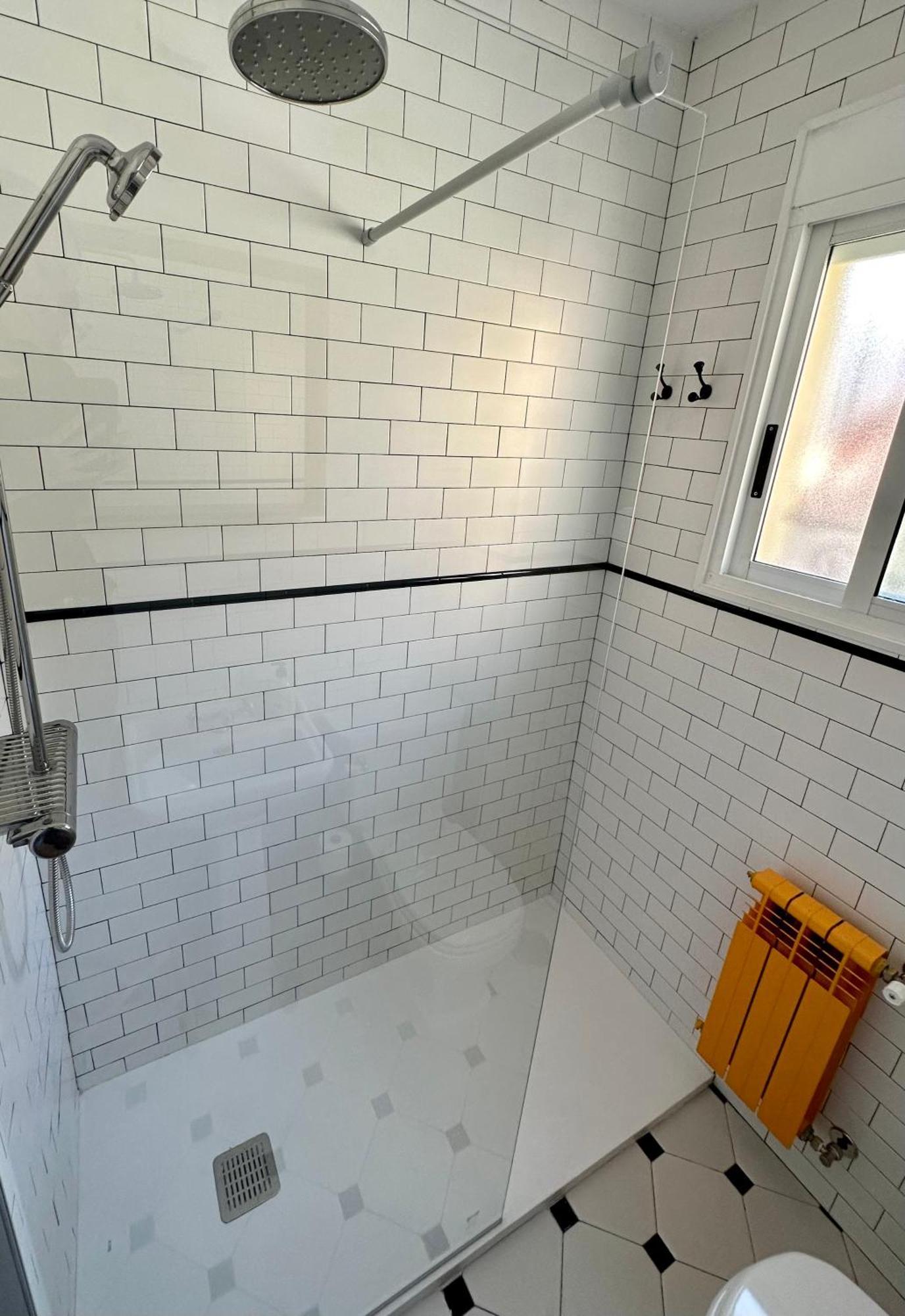 Alquiler De Piso Junto A Tetuan 4 Personas Maximo. Apartamento