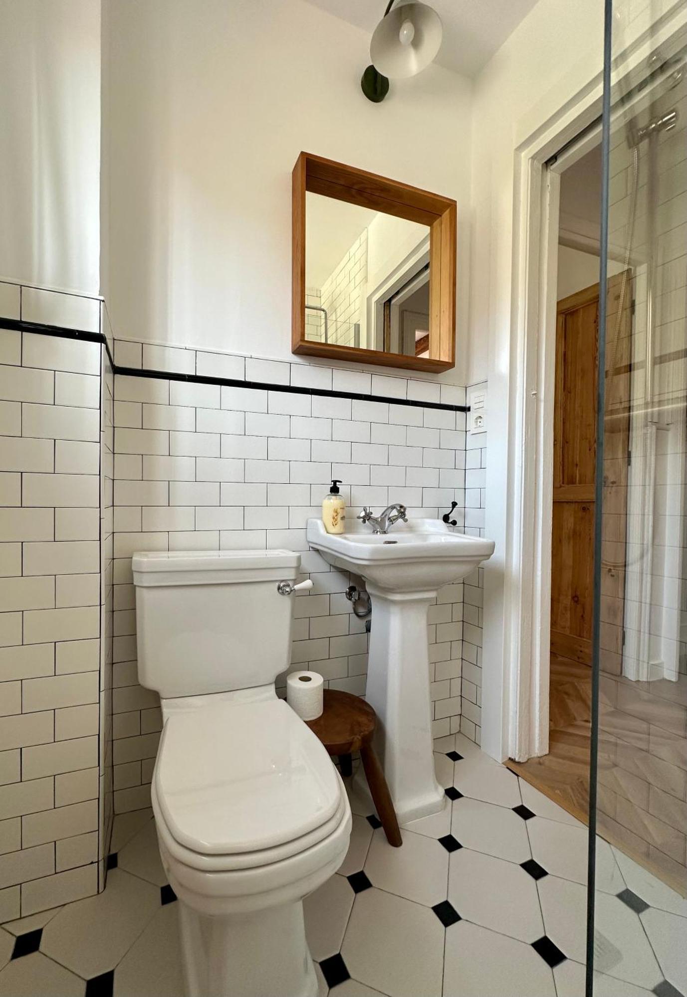 Alquiler De Piso Junto A Tetuan 4 Personas Maximo. Apartamento